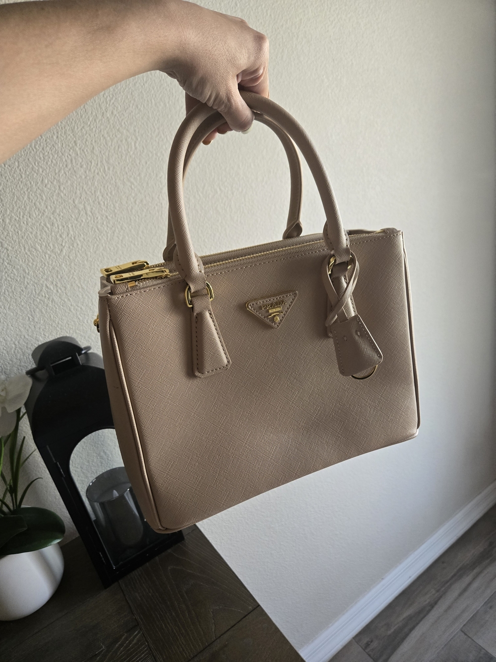 Beige Inspires Saffiano Medium Size Purse - Picture 5 of 9